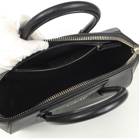Authentic Givenchy Antigona - Picture 2 of 7